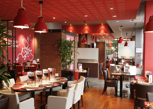 Hippopotamus - Intérieur du restaurant. Si l'image ne s'affiche pas, essayez de naviguer avec Google Chrome, Safari ou Mozilla Firefox.