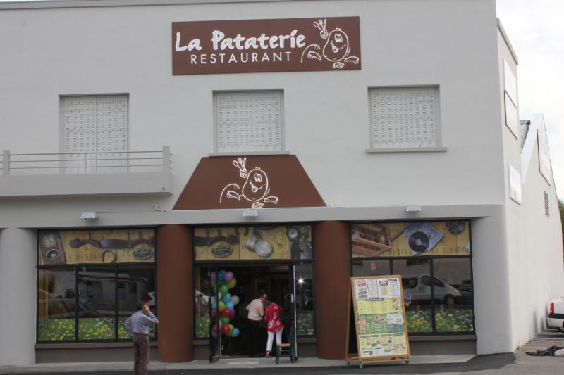 La Pataterie - Extérieur du restaurant. Si l'image ne s'affiche pas, essayer de naviguer avec Google Chrome, Safari ou Mozilla Firefox. Sinon, rafraîchissez la page.