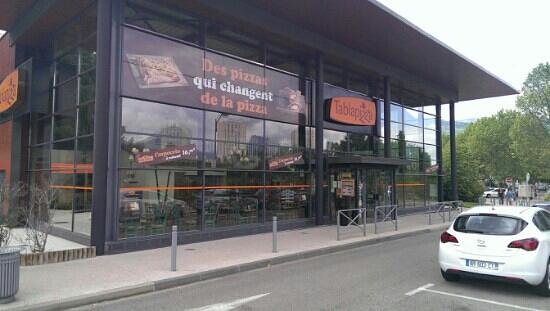 Tablapizza - Extérieur du restaurant. Si l'image ne s'affiche pas, essayez de naviguer sous Google Chrome, Safari ou Mozilla Firefox. Sinon, rafraîchissez la page.